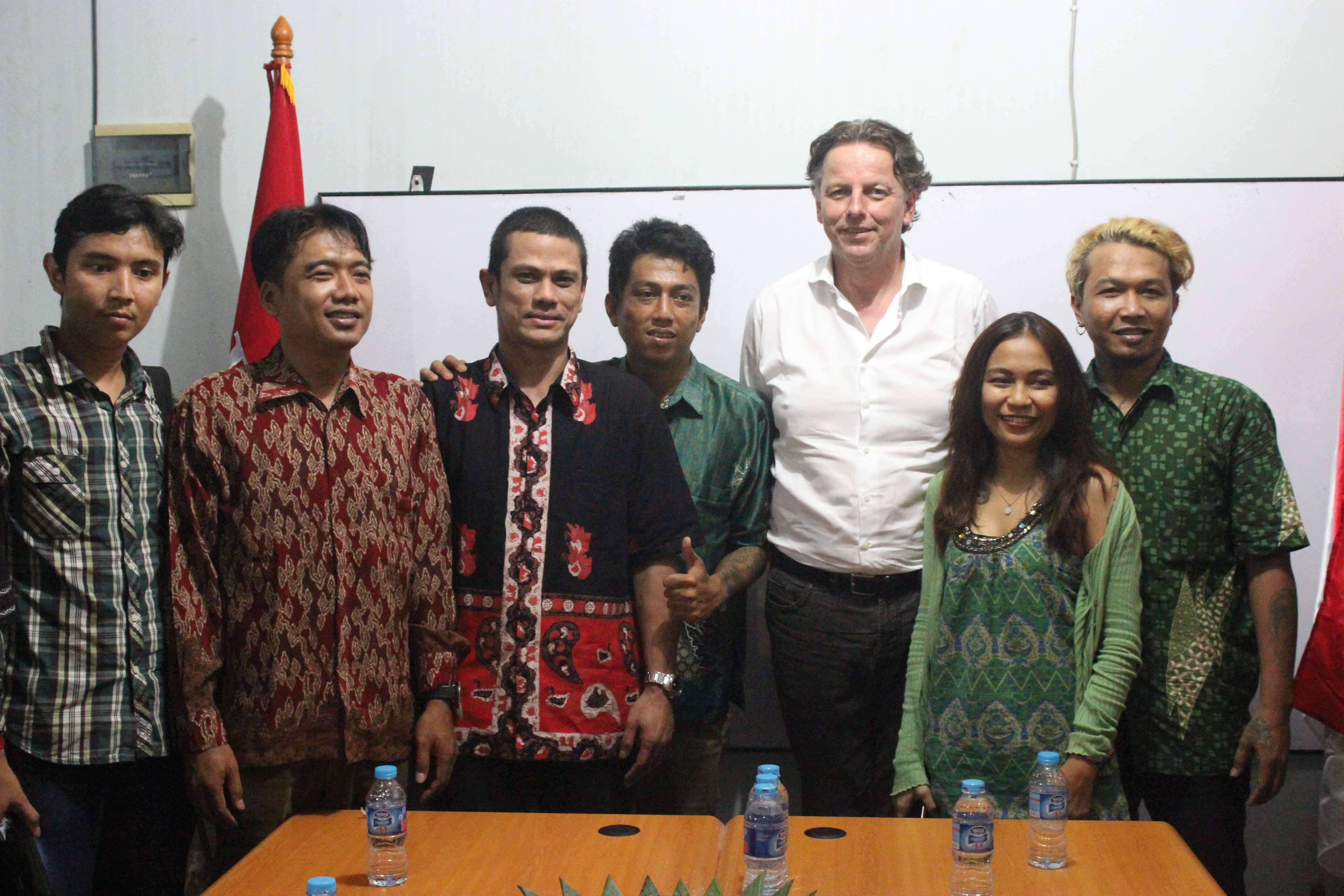 Bert Koenders, Mengunjungi Komunitas Korban Napza